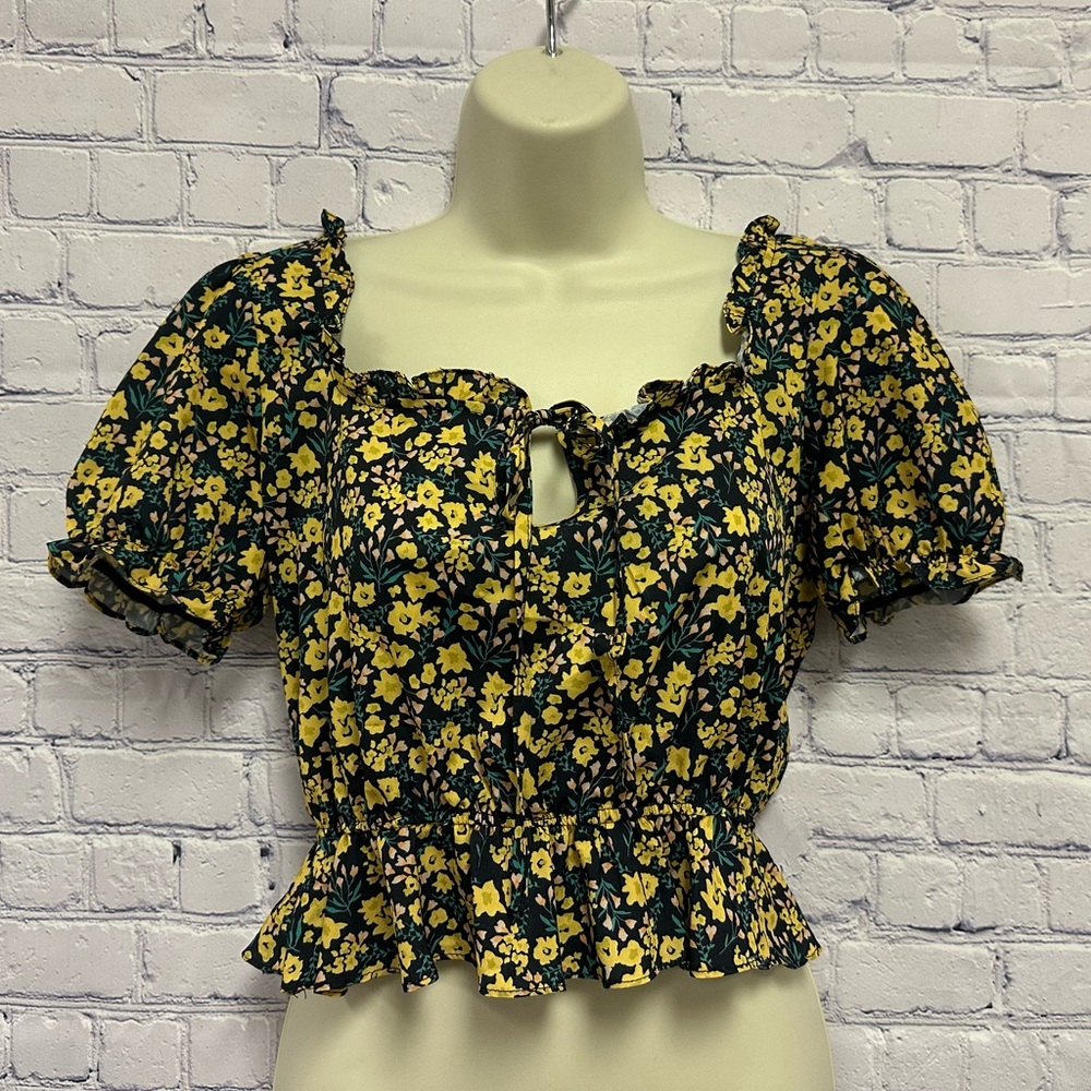 Urban Outfitters Crop Floral Blouse Size Small